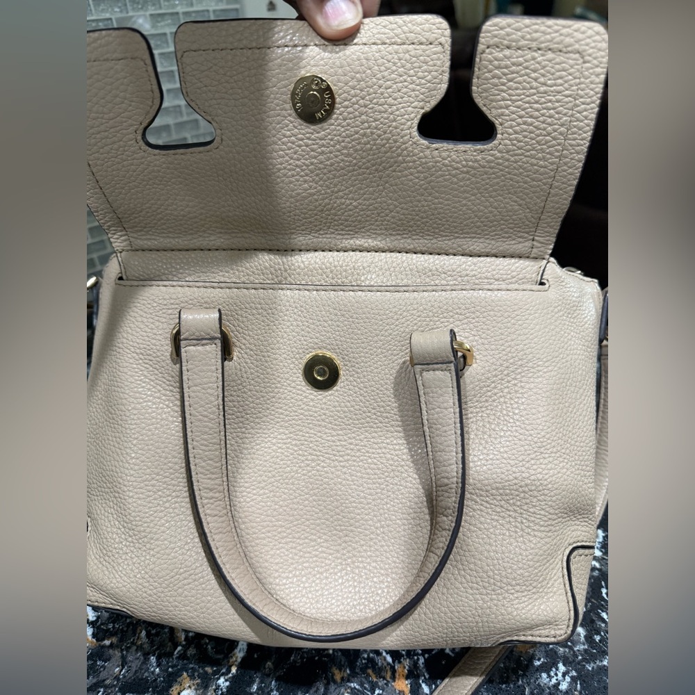 Michael Kors McKenzie
Satchel/Crossbody Bag - Picture 6 of 12